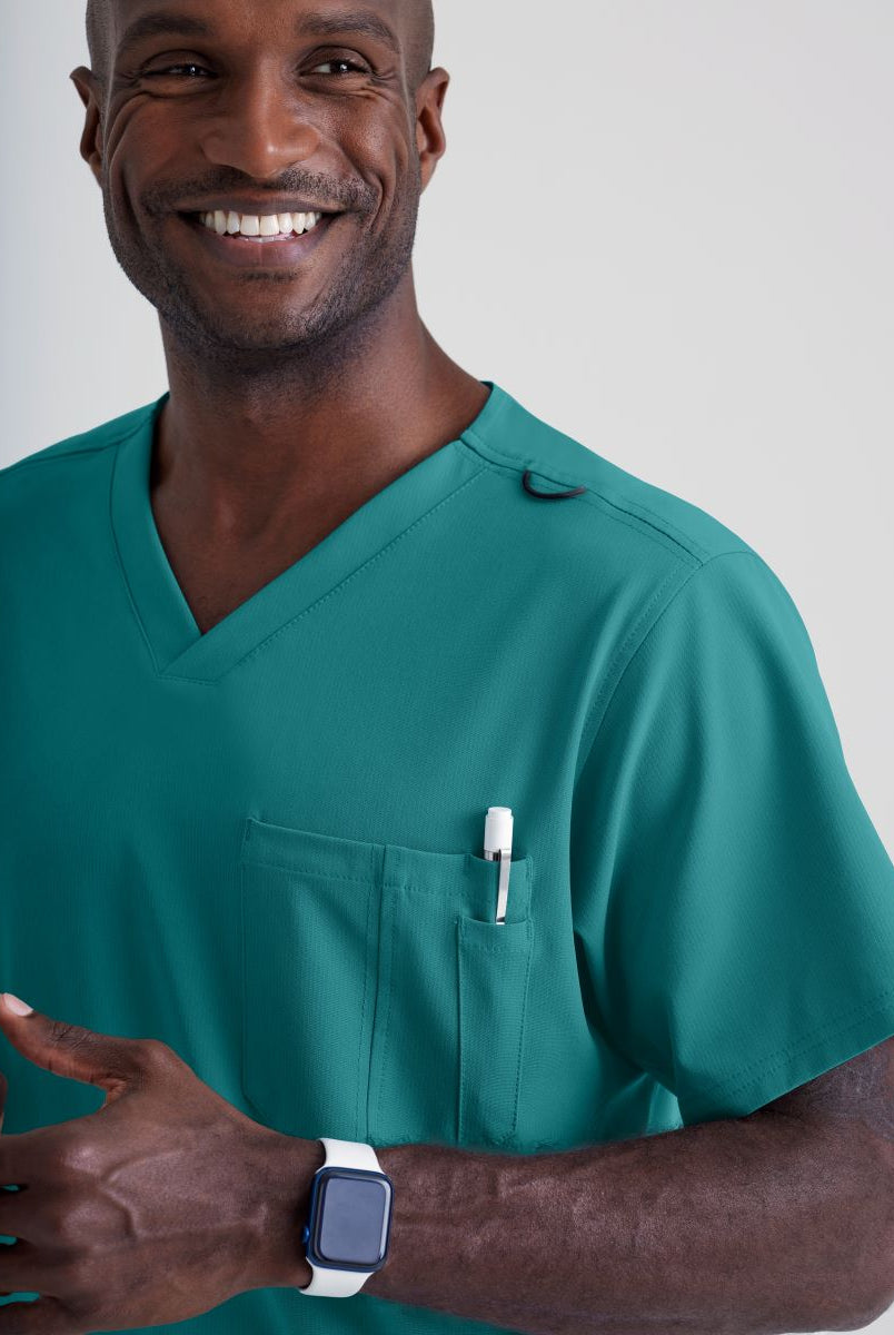 SKECHERS MALE STRUCTURE V-NECK TOP | Teal