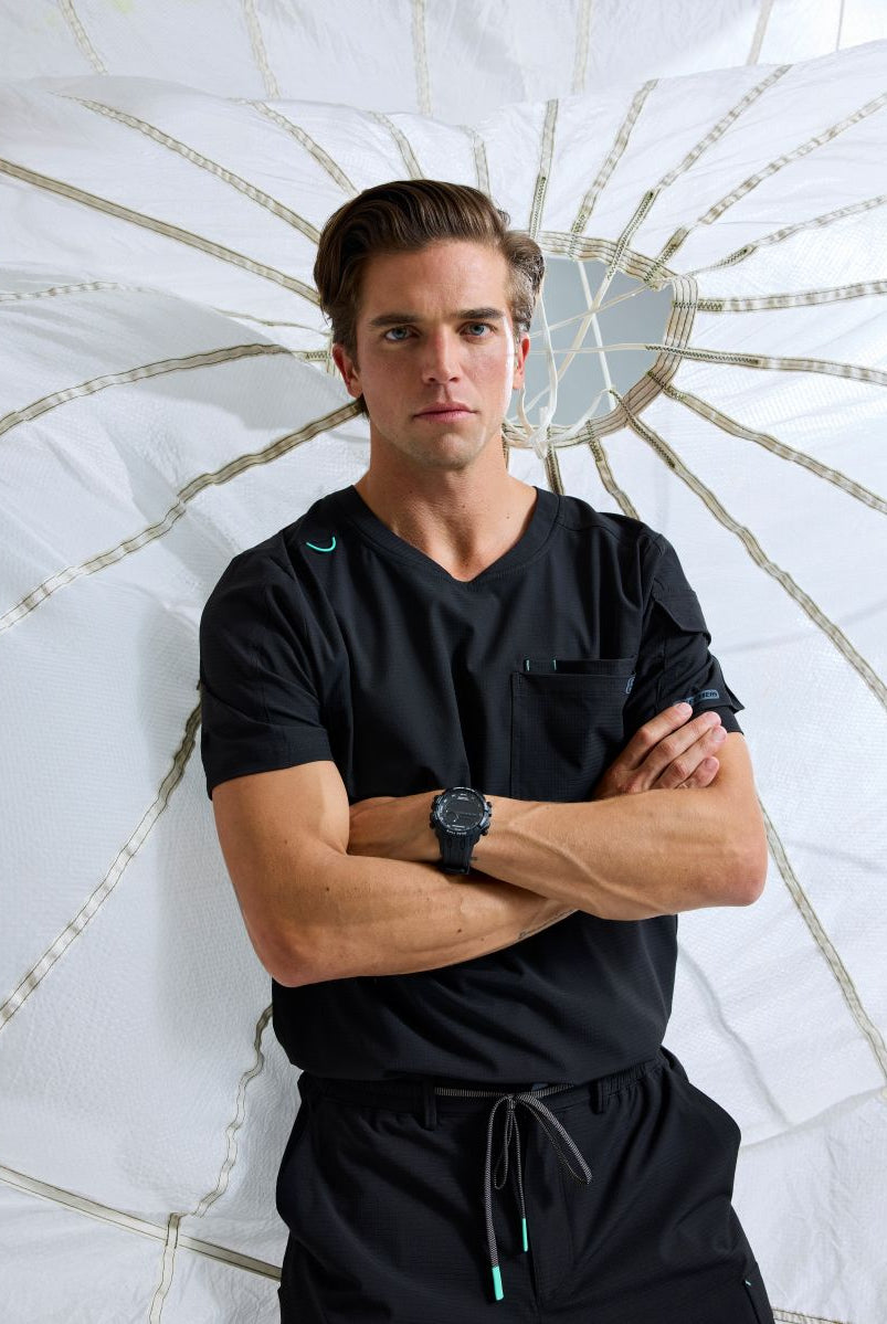 Skechers Station Men's 3 Pocket Round Neck High-Low Hem Top | BLACK