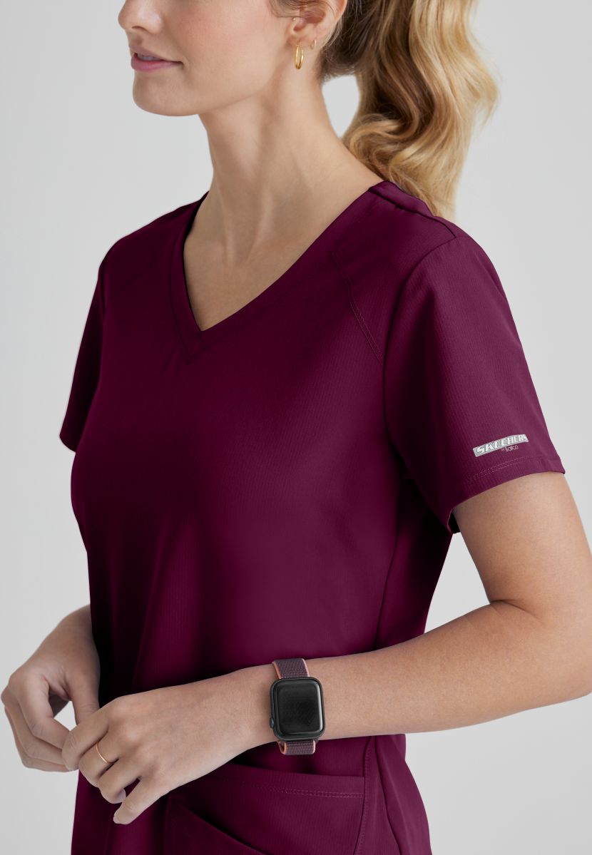 SKECHERS BREEZE 3-POCKET SHAPED HEM TOP | Wine