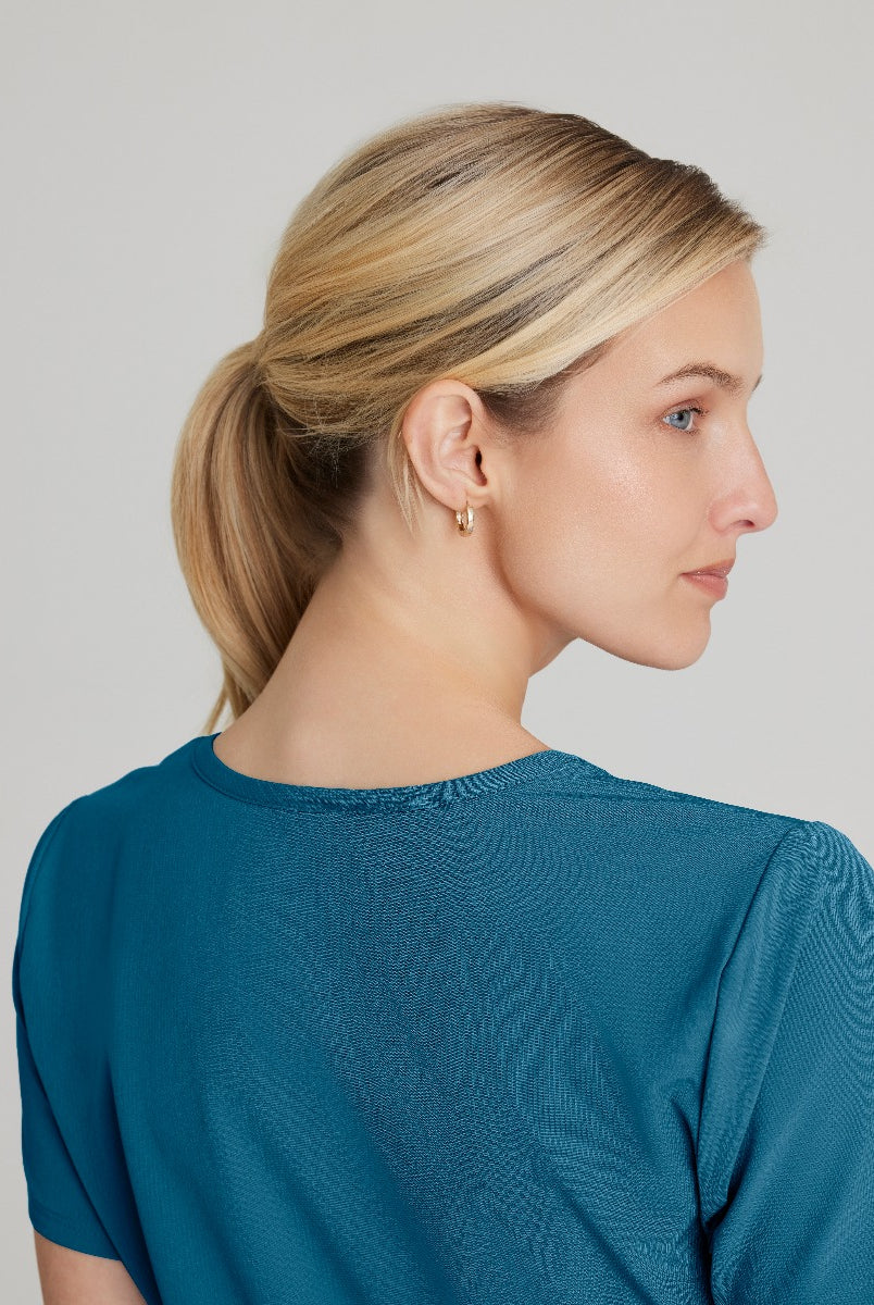 SKECHERS FEMALE RELIANCE 3-POCKET WRAP EFFECT TOP | Bahama / Caribbean
