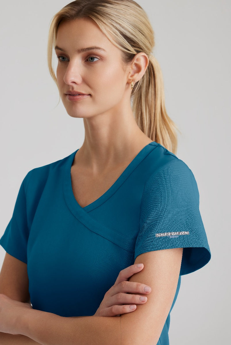 SKECHERS FEMALE RELIANCE 3-POCKET WRAP EFFECT TOP | Bahama / Caribbean