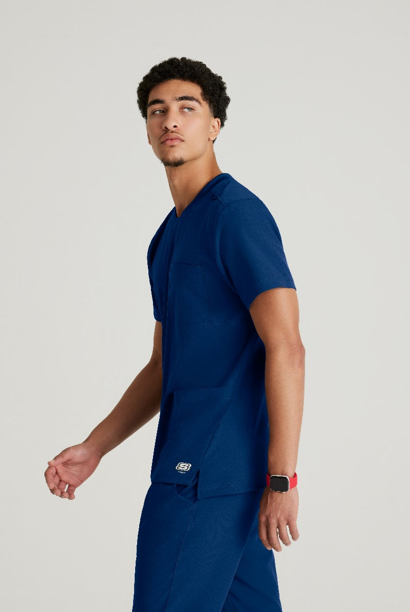 SKECHERS MALE THESIS THREE POCKET, ROUNDED NECKLINE SCRUB TOP  | NAVY