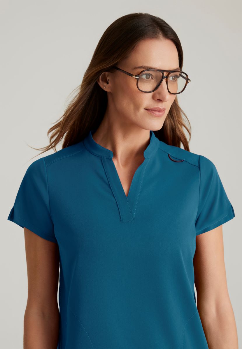 Grey's Anatomy Avery 2 Pocket Banded Collar Top | Bahama / Caribbean