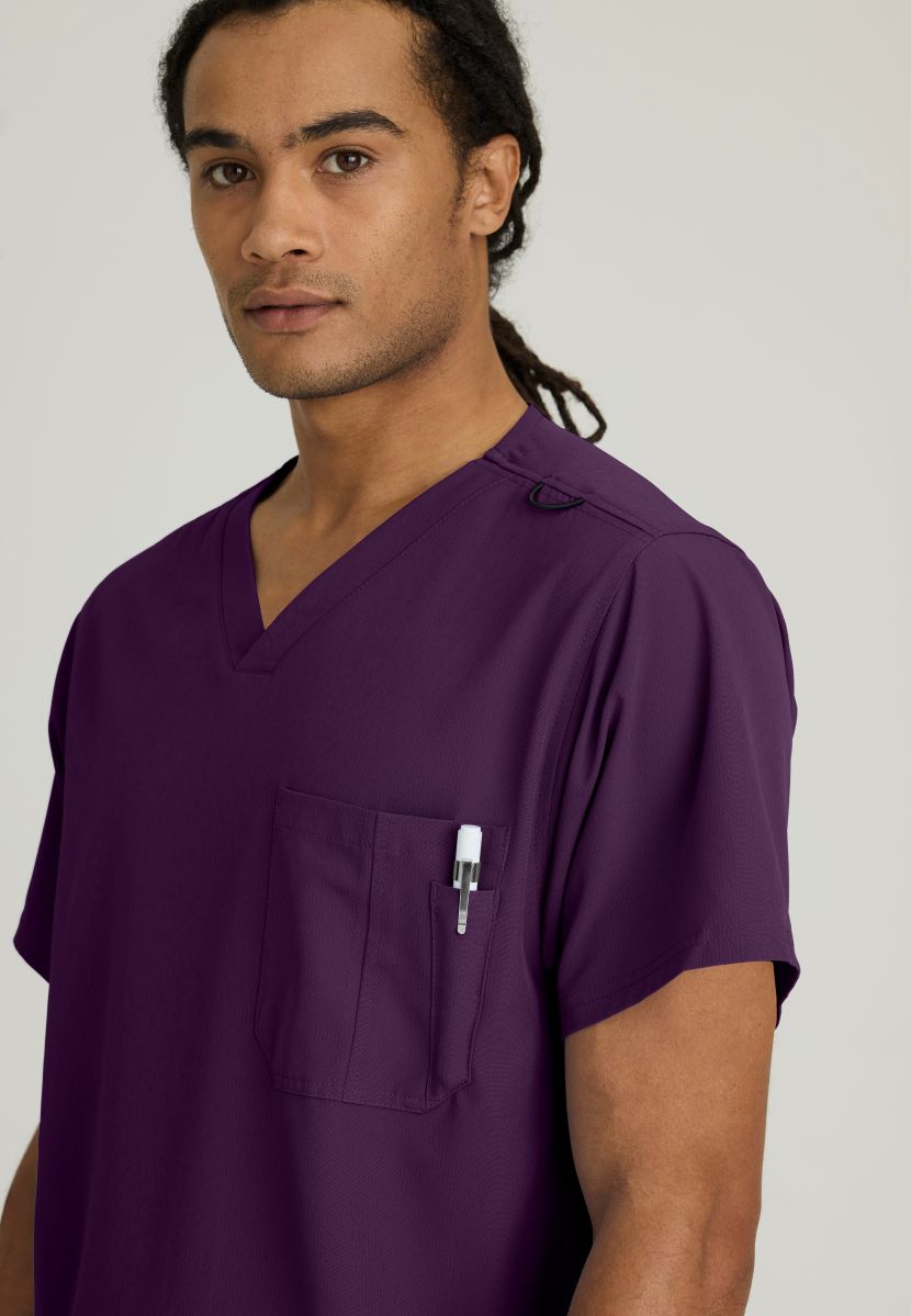 SKECHERS MALE STRUCTURE V-NECK TOP | Eggplant