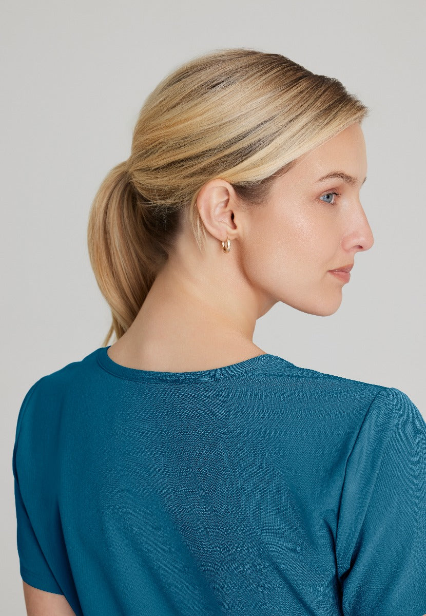 SKECHERS FEMALE RELIANCE 3-POCKET WRAP EFFECT TOP | Bahama / Caribbean